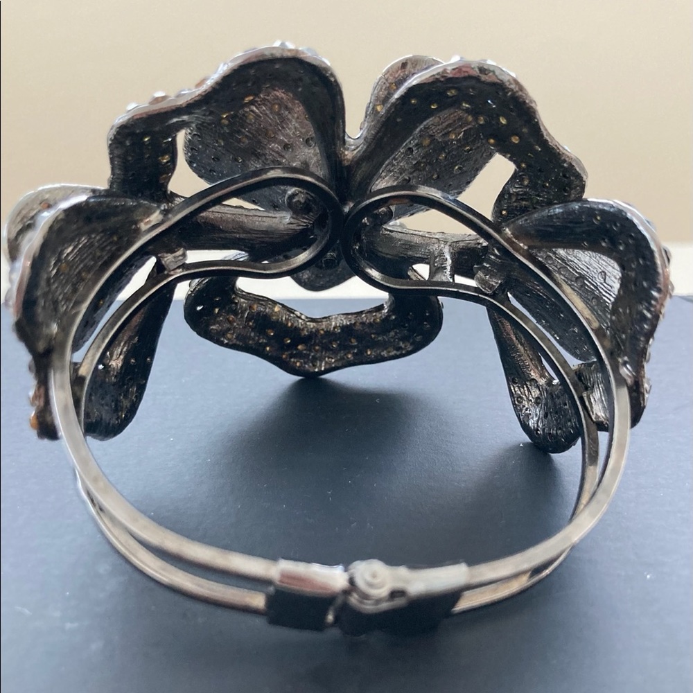 Luxury crystal cuff bracelet. - Picture 12 of 12